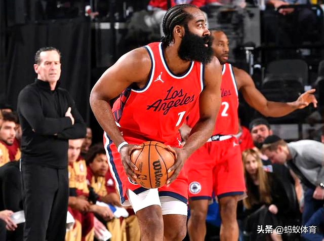 森林狼队在激烈对决中不敌快船队