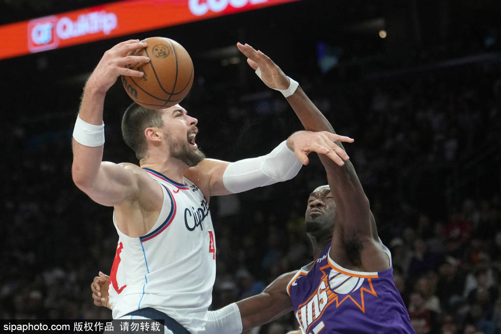 森林狼队在激烈对决中不敌快船队