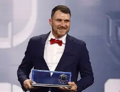 卢卡斯堡客场险胜，保持领先优势(巴拉克在哪个赛季获得英格兰国内双冠王)