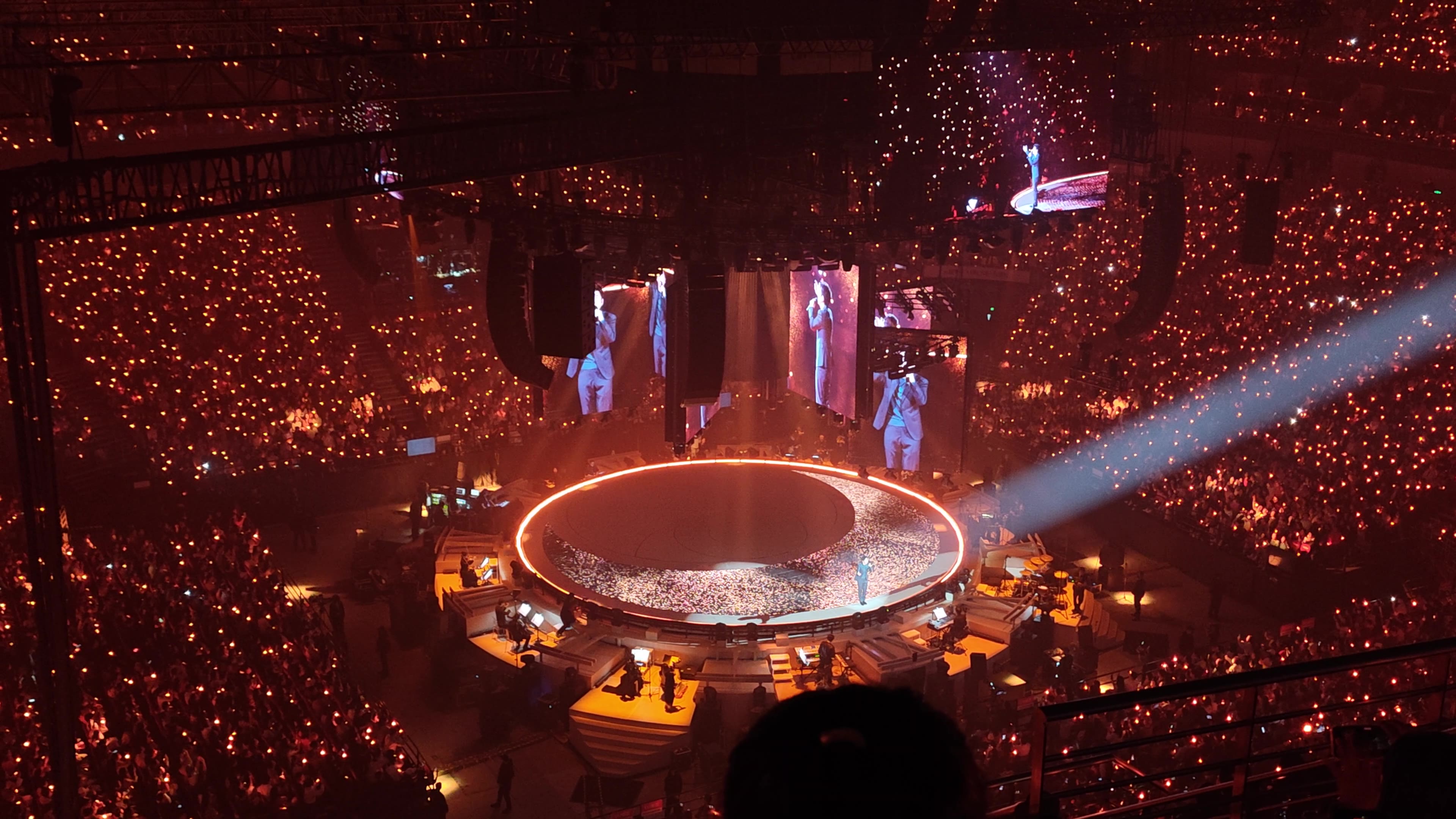 包含风起云涌！球场音浪激荡，气氛燃爆的词条